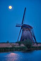 mulini a vento a kinderdijk nel Olanda. Olanda foto