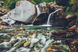 bhagsu cascata. Bhagsu, himachal pradesh, India foto