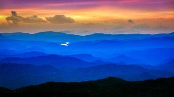 tramonto in montagna foto