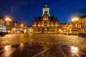 maiolica di delft mercato piazza markt nel il sera. profondità, Olanda foto