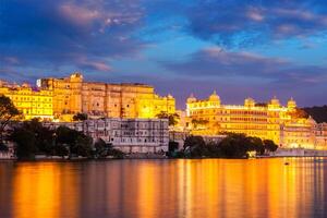 Udaipur città palazzo nel il sera Visualizza. udaipur, India foto