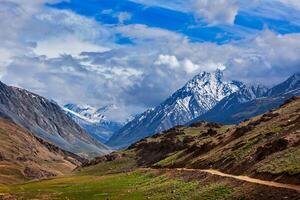 himalaya. su il trekking per chandra Tal lago 4300 m . Spiti, himachal pradesh, India foto