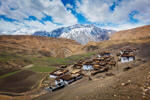 comico villaggio nel Himalaya foto