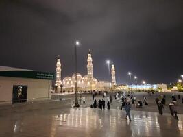 Medina, Arabia arabia, 12 aprile 2024 - bellissimo ore notturne all'aperto Visualizza di quba moschea madinah nel buio nuvole e pioggia. foto