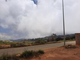 mozzafiato naturale bellezza di abha nel Arabia arabia nel il estate stagione. alto montagne, verde, Basso nuvole e nebbia siamo il bellezza di ahah. foto