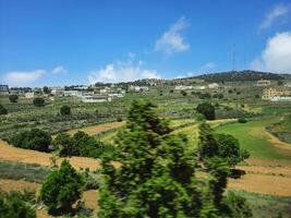 mozzafiato naturale bellezza di abha nel Arabia arabia nel il estate stagione. alto montagne, verde, Basso nuvole e nebbia siamo il bellezza di ahah. foto