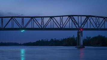notte Visualizza di il capriata ponte al di sopra di il Missouri fiume a Brownville, Nebraska foto