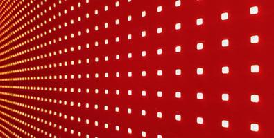 trama del pannello dello schermo a led rgb. primo piano di uno schermo a led pixel con bokeh per carta da parati. sfondo astratto rosso brillante perfetto per qualsiasi design. foto