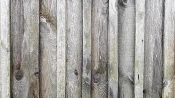 struttura di legno come sfondo. vista dall'alto della superficie del tavolo per le riprese distese. modello vuoto astratto. capannone rustico in legno stagionato con nodi e fori per chiodi foto