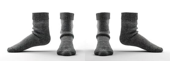 morbido e durevole cotone miscela calzini su bianca sfondo, essenziale calzature per quotidiano comfort foto