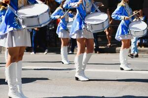 strada promozione di il majorette di il Festival primavera. foto