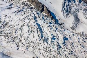 bossoni ghiacciaio a partire dal il vertice di il Aiguille du midi nel il mont blanc massiccio. foto