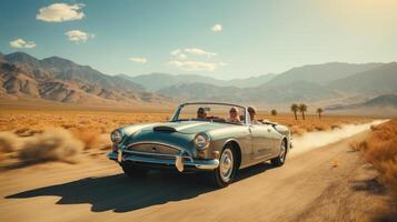 coppia guida un' Vintage ▾ auto su il strada nel il deserto. foto