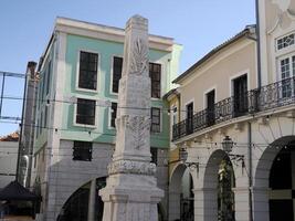 libertà monumento colonna nel vecchio cittadina principale posto di aveiro pittoresco villaggio strada Visualizza, il Venezia di Portogallo foto