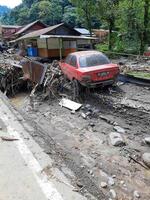 tanah dati, Indonesia - Maggio 12, 2024. il condizione di il auto era male danneggiato dovuto per freddo lava veloce inondazioni. naturale disastro nel lemba anai foto