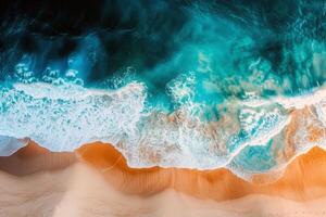 spiaggia con turchese acque e d'oro sabbie, baciato di il caldo sole di estate foto