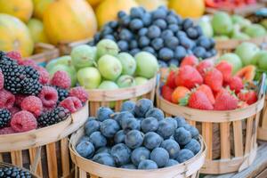 colorato Vettore di fresco frutta a agricoltori mercato, scoppiando con sapori di il estate raccogliere foto