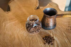 caffè fagioli su un' di legno tavolo foto