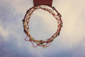 canestro da basket in legno foto