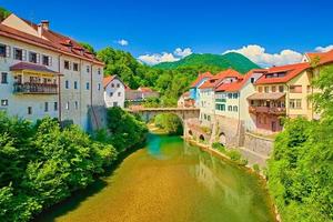 paesaggio urbano dell'antica città slovena di skofja loka foto