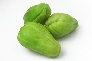 Là siamo tre fresco chayote su un' bianca sfondo foto