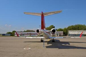 attività commerciale aereo parcheggiata a il aeroporto foto