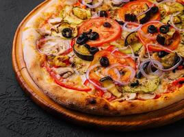 vegetariano Pizza su superiore Visualizza foto