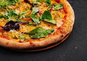 vegetariano Pizza su superiore Visualizza foto