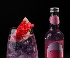 elegante rosa cocktail con pompelmo contorno foto