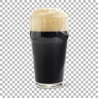 vista ravvicinata birra nera fredda su vetro isolato foto