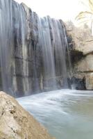 cascata nel lento velocità dell'otturatore foto