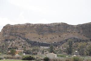 natura con grotte nel il rocce foto