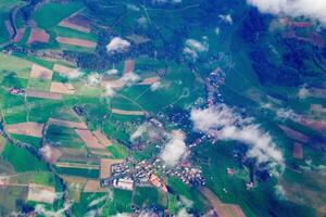 aereo fuco tiro panorama Visualizza di svizzero villaggio di ziefen. foto