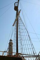 faro di Heraklion con albero di un' nave foto