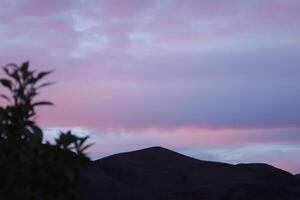 tramonto nel il montagne di Spagna foto