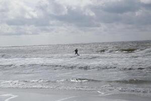 ruvido mare, villaggio pettinato a il nord mare, il Olanda, foto