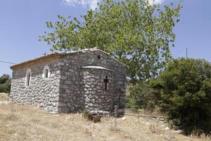 poco cappella nel il montagne di leucade, Grecia foto