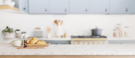 un' copia spazio per Schermo il tuo Prodotto su un' cucina tavolo nel un' accogliente minimo cucina. foto