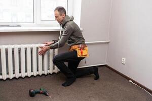 riscaldatore installazione e riparazione nel Casa. calore pompa Servizi foto