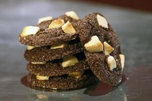 cioccolato biscotti con Castagna pezzi foto