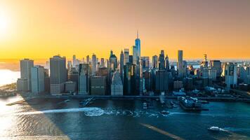 orizzonte di nuovo York al di sopra di il est fiume nel nuovo york. splendida rosa cielo sopra il città dopo tramonto. superiore Visualizza. foto