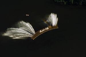 superiore Visualizza di il vittoria parco nel minsk e il svisloch fiume con un' fontana.a a volo d'uccello Visualizza di il Fontana e il barca.bielorussia foto