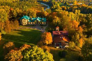autunno paesaggio nel loshitsky parco nel minsk. bielorussia.golden autunno foto