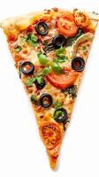 delizioso pezzo di Pizza, isolato su bianca sfondo foto