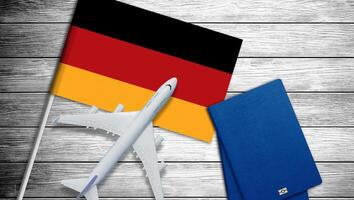 bandiera di Germania con passaporto e giocattolo aereo. volo viaggio concetto. foto