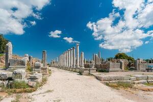 pittoresco rovine di il antico città di perge nel tacchino. perge Aperto aria Museo. foto