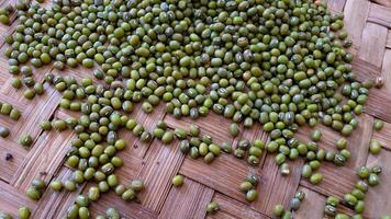 vicino su di crudo mung fagioli foto