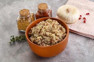 vegano cucina - bollito quinoa cereale foto