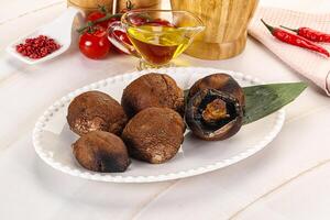 al forno Marrone champignons con spezie foto