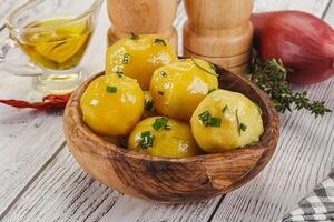 caldo bollito bambino Patata con olio foto